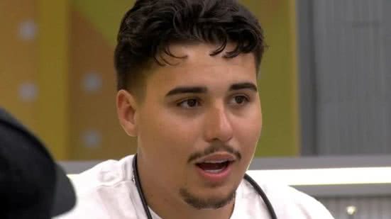 Imagem Passou batido? Web resgata vídeo de Pedro tentando beijar participante da Casa de Vidro