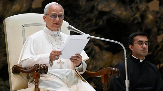 Imagem Vaticano confirma alta do Papa Leão XIV após cirurgia de câncer e pontífice deve rezar Angelus neste domingo (17)