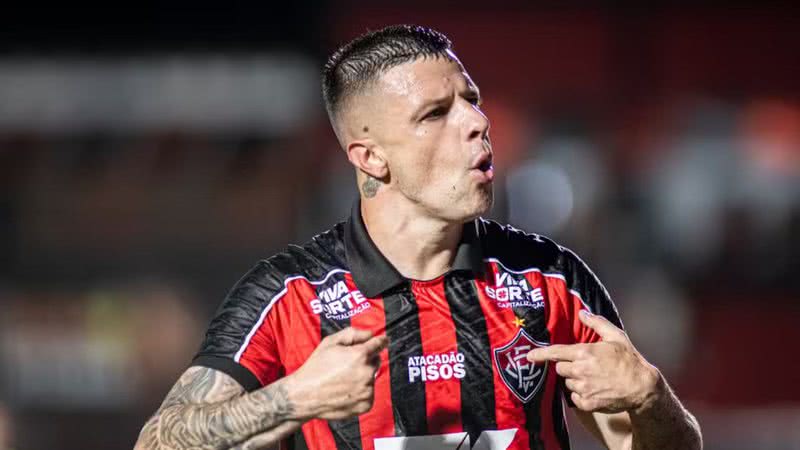 O Fortaleza voltou a ser alvo de uma cobrança relacionada à passagem do atacante Renato Kayzer pelo clube - Reprodução