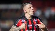 O Fortaleza voltou a ser alvo de uma cobrança relacionada à passagem do atacante Renato Kayzer pelo clube - Reprodução