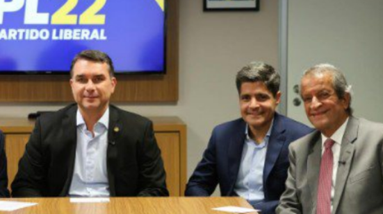 Imagem Bastidores: A estratégia de ACM Neto por trás de foto com Flávio Bolsonaro
