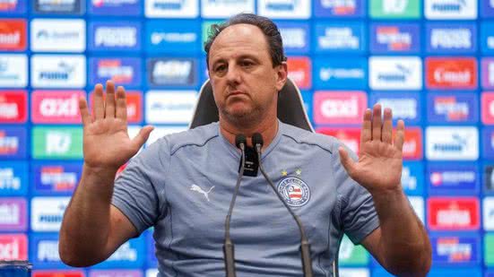 Ceni comenta expulsão de Neymar e defende Bahia  Bahia vence São Paulo e Ceni fala sobre Neymar  Técnico Ceni encerra polêmica entre Neymar e Bahia  Ceni elogia Neymar e fala sobre atitude dos jogadores do Bahia  *IMPORTANTE: Em caso de troca de título o s - Foto: Divulgação/E.C. Bahia