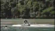 Homem tenta enforcar namorada e a derruba de jet ski - Reprodução/Redes Sociais