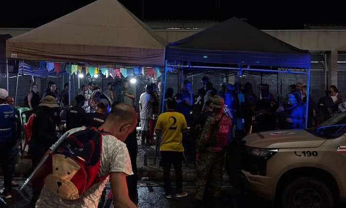 Imagem FIM DE FESTA: Agentes da Prefeitura acabam com "happy hour" em bairro de Salvador