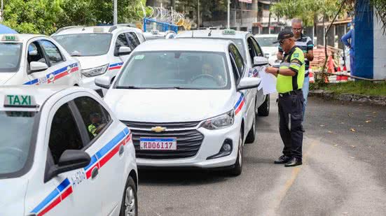 Taxistas que não passarem pela vistoria estarão sujeitos a multas. - Bruno Concha / Secom PMS