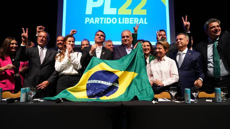 Divulgação / @FlavioBolsonaro