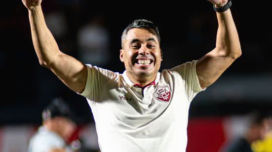 o técnico Jair Ventura destacou o apoio recebido da diretoria durante o período de pressão - Reprodução/ VITÓRIA