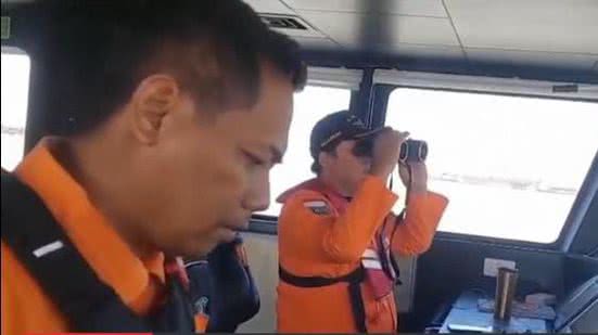 uma balsa com 243 pessoas a bordo virou no Mar de Java, na Indonésia - Reprodução/ Globonews
