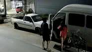 10 horas antes das imagens do casal, crianças estavam brincando no local - Reprodução