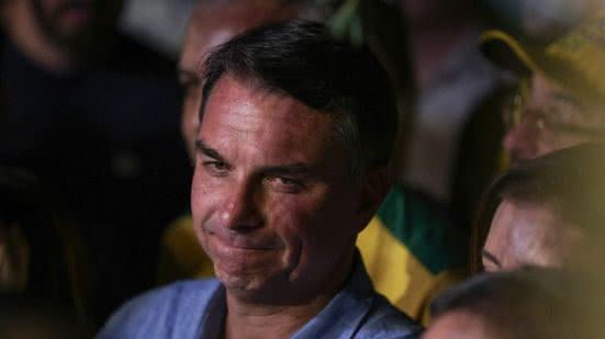 Imagem Fuga de Flávio Bolsonaro do Brasil provoca irritação de aliados: "Inaceitável"