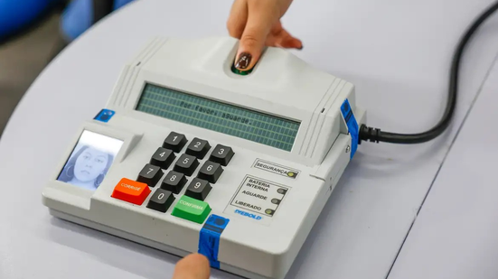A votação para as eleições nacionais começou às 8h - Fernando Frazão/Agência Brasil
