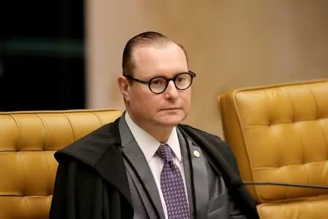 Imagem Urgente: Ministro do STF ignora TSE e estende votação até 19h em todo o país
