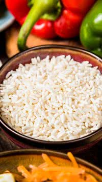Veja como transformar arroz velho em grãos soltinhos e brilhantes em minutos