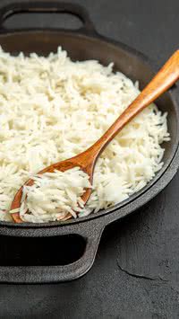 Descubra por que requentar o arroz pode mudar a forma como o organismo o digere