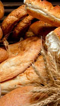 Aprenda a escolher o pão ideal para controlar a pressão alta sem abrir mão do alimento