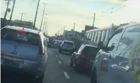 Imagem Grande engarrafamento é registrado na Estrada do Coco; assista