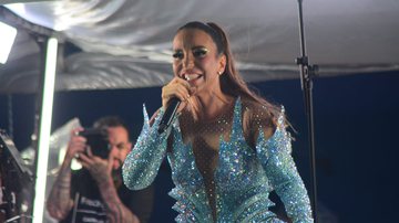 Imagem Ivete Sangalo compra isopor de ambulante e tranquiliza mulher: “Relaxa”