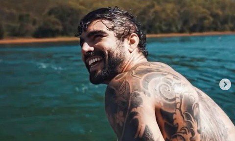 Imagem Caio Castro mergulha na cultura Pataxó em visita à Bahia; veja fotos
