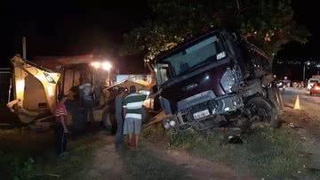 Dois caminhões batem de frente na RN-316 em Monte Alegre - Foto: Sérgio Henrique Santos/Inter TV Cabugi