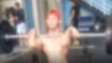 Imagem Vídeo: Atleta atingido por barra com peso durante crossfit passa por cirurgia
