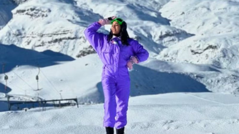 Imagem Adolescente baiana viraliza na web após tirar foto de biquíni em frio de -6ºC no Chile; confira