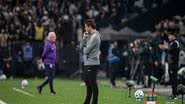 Thiago Carpini pensativo no jogo Corinthians x Vitória - Victor Ferreira / EC Vitória