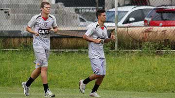 Imagem Na lanterna, Vitória afasta cinco jogadores do elenco