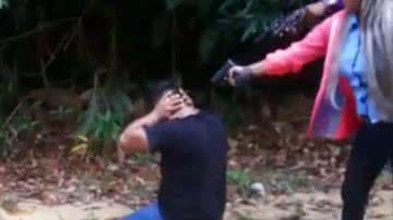 Imagem Mulher manda filmar execução de comparsa com celular 