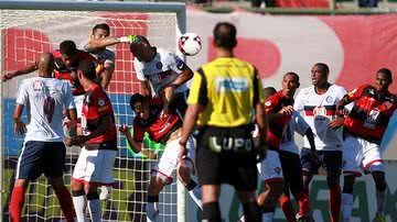 Imagem Vitória e Bahia empatam na primeira partida da final do baiano