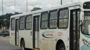 Imagem Ladrões invadem ônibus, roubam chave e deixam atravessado na pista