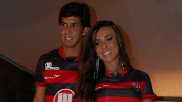 Imagem 'Fui traída e estou de cama', diz Nicole Bahls