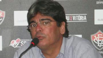 Imagem Cartola do Vitória sentencia: "aqui vendo qualquer um"