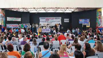 Imagem Servidores discutem URV em assembleia