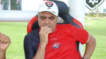 Imagem Vágner Benazzi comanda último treino, mas não define time