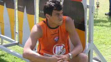 Imagem Neto Baiano assina contrato no Japão