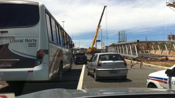 Imagem Manifestantes bloqueiam pista em Lauro de Freitas
