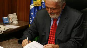 Imagem Wagner preocupado com a crise mundial