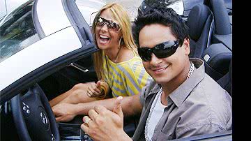 Imagem Xanddy desmente crise com Carla Perez