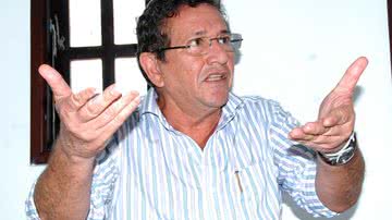 Imagem Luiz Caetano comemora resultados de 2011