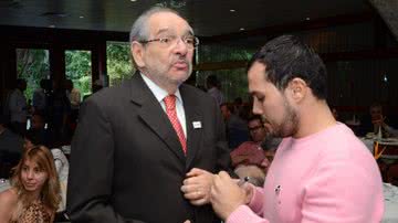 Imagem Mario Kertész é prestigiado por amigos e políticos