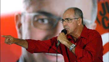 Imagem Aleluia volta a atacar adversários