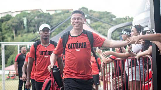 Osvaldo chegando ao Barradão antes do duelo Vitória x Santos - Victor Ferreira / EC Vitória
