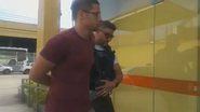 Imagem Vigilante aplica mata-leão em companheira após flagrante de conversas com outras mulheres; entenda
