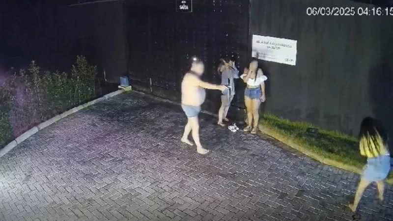 Imagem VÍDEO: Ex-vereador tira arma da cueca e atira contra mulher dentro de motel