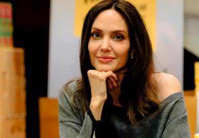 Reprodução / Redes Sociais @angelinajolie